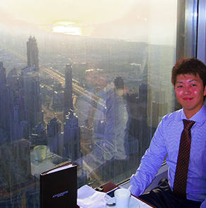 high-tea-at-burj-khalifa-tour-dubai